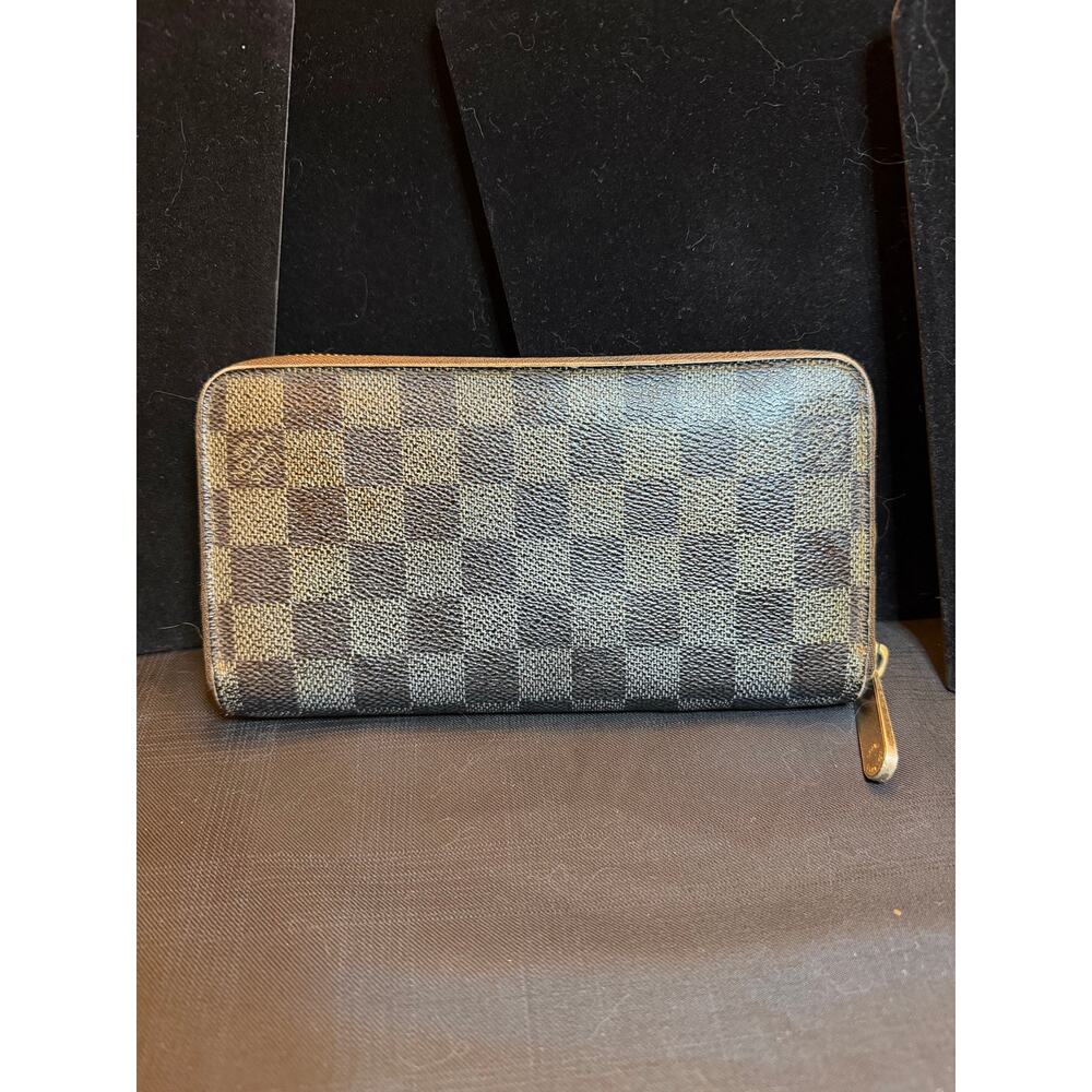 Vintage Y2K Louis Vuitton Zippy Wallet Damier Azur Canvas pattern zip-around